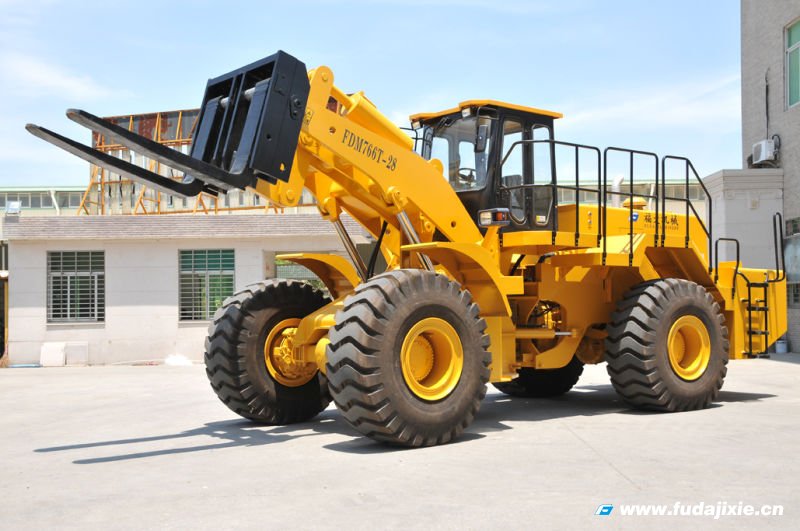 福大機(jī)械28噸輪式叉裝車(chē)